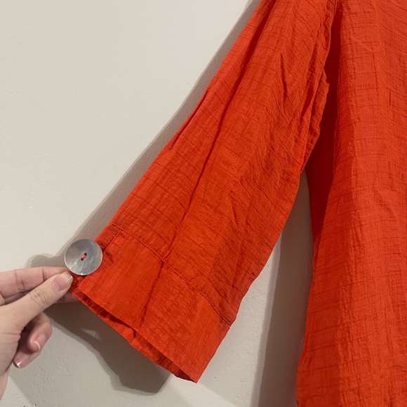 Ali Miles Vibrant Orange Mother of Pearl Artsy Button Front Tunic - Picture 3 of 6